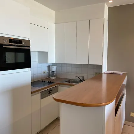 Apartment With Frontal Sea View