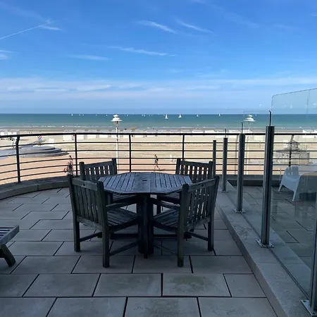 Apartment With Frontal Sea View *